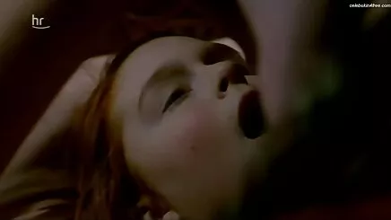 cô gái dễ thương, trong sari làm sefles. em hoc sinh tu suong mp4