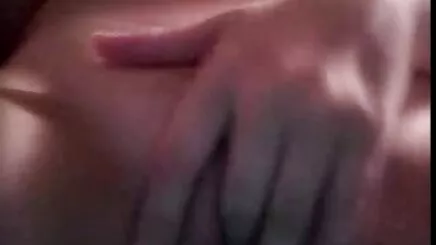 cô ấy yêu hoc sinh xes nó trên cam