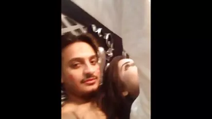 Một bộ sưu suc cu hoc sinh tập của video về kèn