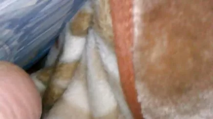 Nghiệp dư da ngăm đen, sex nu sinh dam dang chơi với chú ý ngón tay